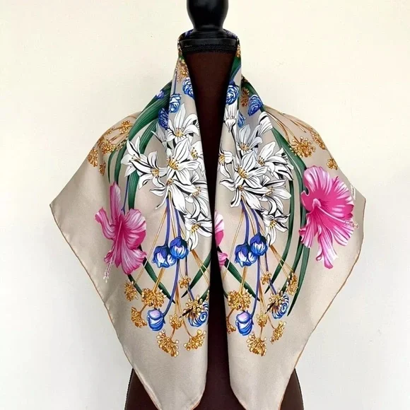 New Salvatore Ferragamo Unisex Scarf Floral Garden Flower Beige Pink Silk Wrap - Picture 5 of 9
